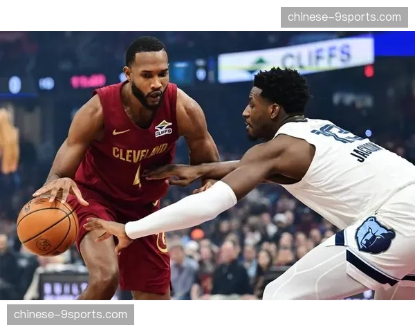 季后赛席位争夺白热化 中下游球队陷入贴身肉搏